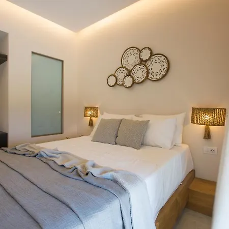 Muses Of Art Vila Afantou