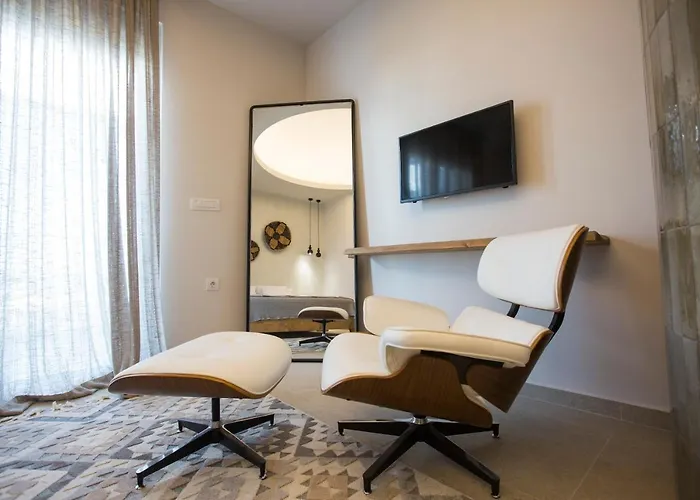 Muses Of Art فيلة